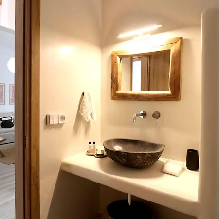 The Nine Graces-beach Ilya 80 Meters From The Agios Prokopios (Naxos)