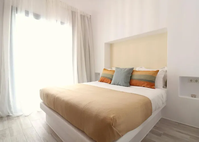 The Nine Graces-beach Ilya 80 Meters From The Agios Prokopios (Naxos)